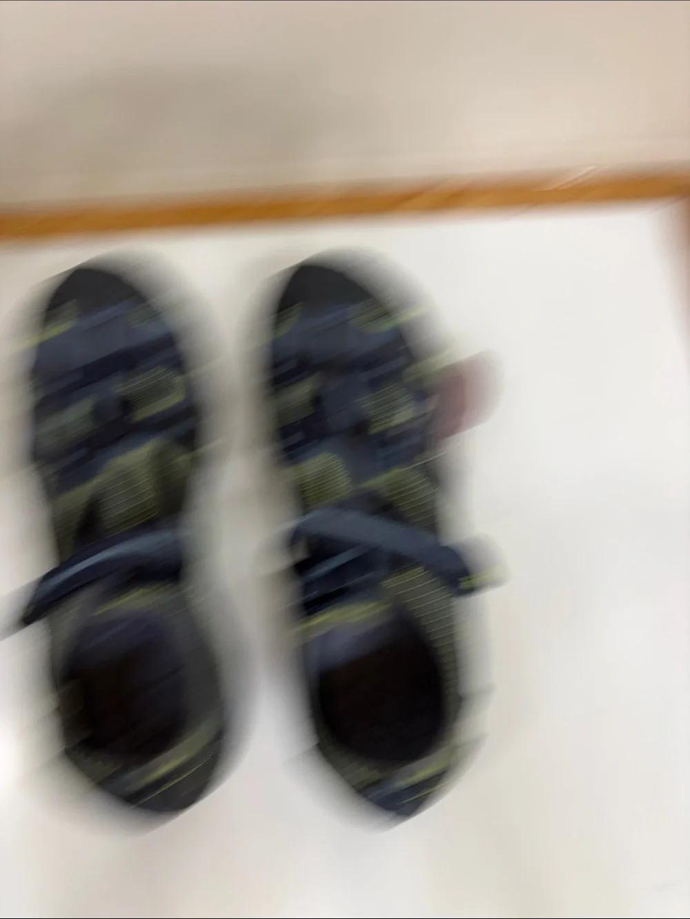 NWT Merrell Youth Navy Closed-Toe Athletic‎ Sandals
